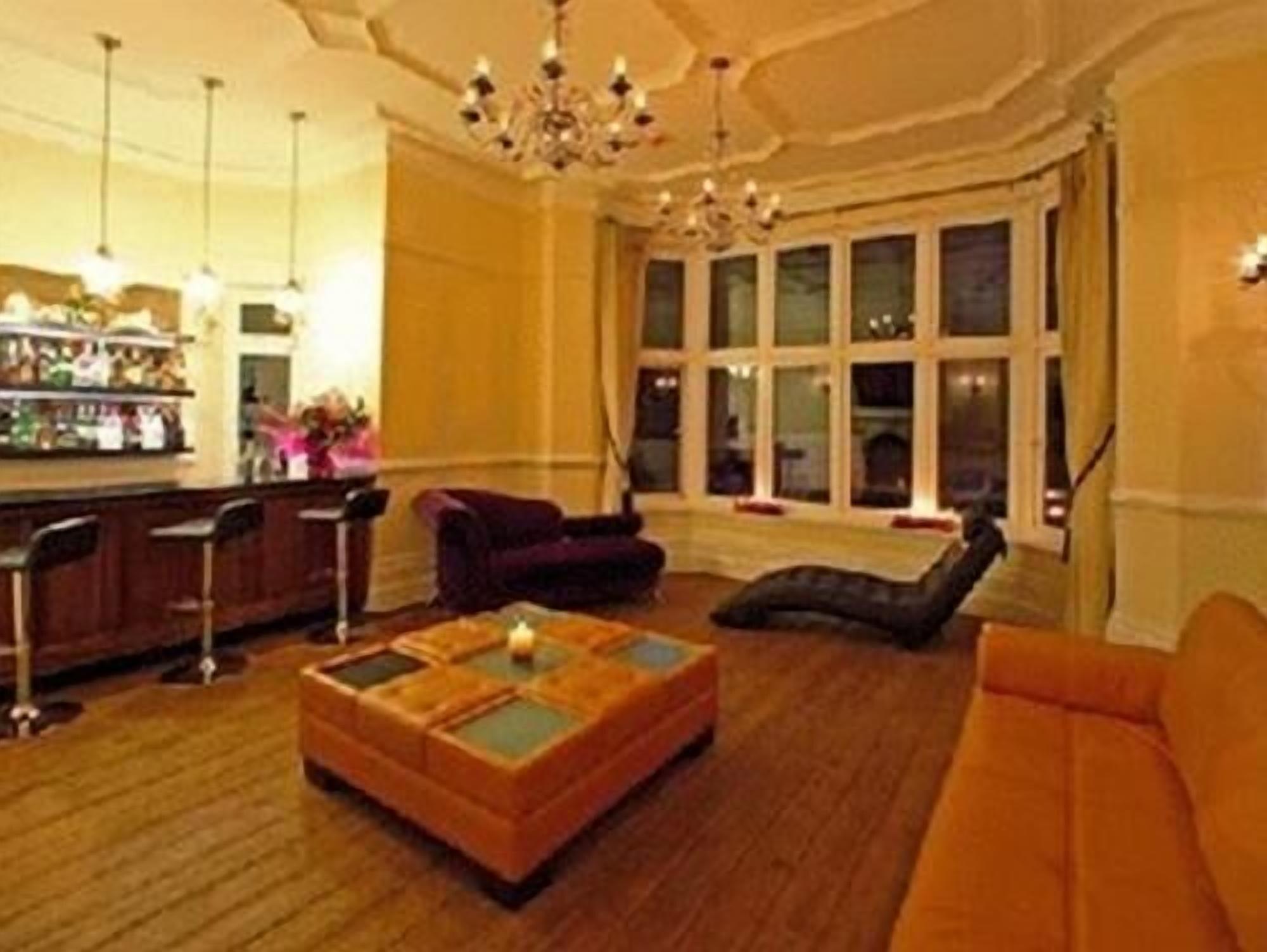 Space Boutique B&B - With Free Private Car Park Llandudno Esterno foto