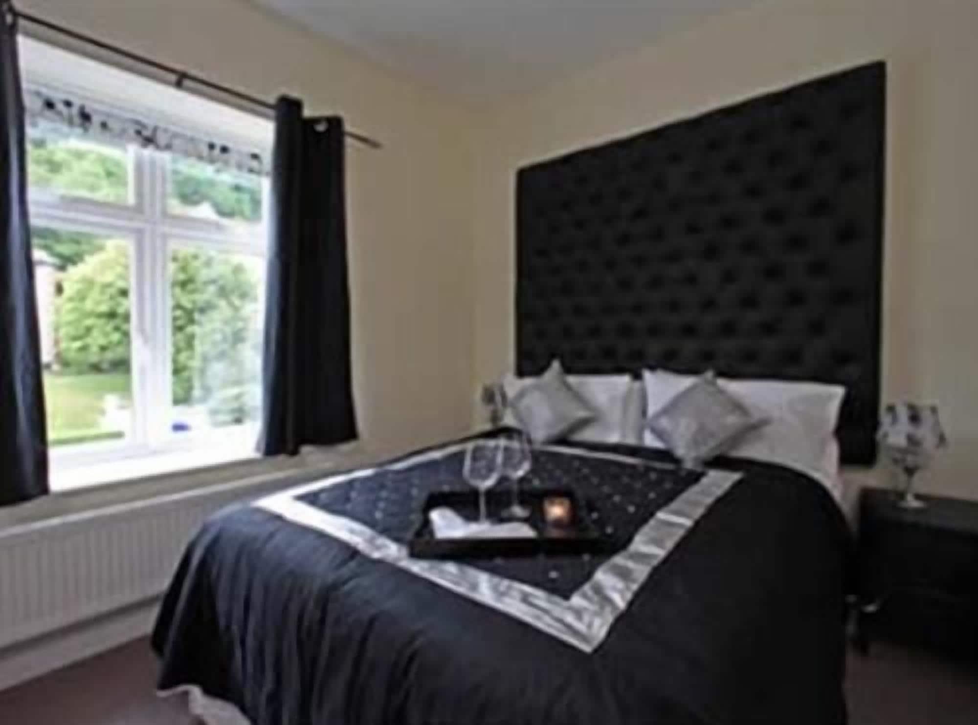 Space Boutique B&B - With Free Private Car Park Llandudno Esterno foto